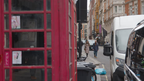 Cuadro-Teléfono-Rojo-Con-Tráfico-En-Grosvenor-Street-Mayfair-Londres-1